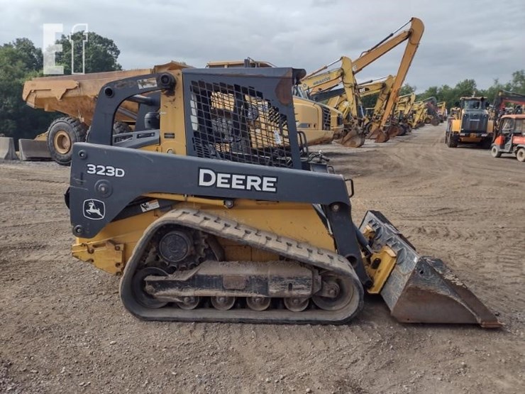 deere-323d-image-3