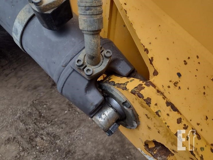 2013-volvo-a40f-image-43