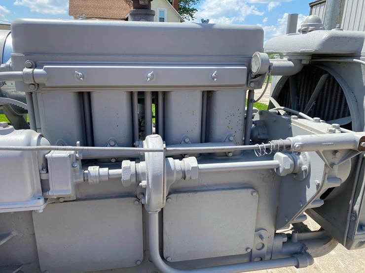 caterpillar-30-ag-crawler-image-11