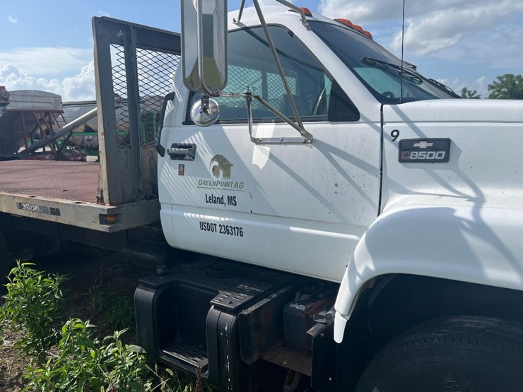 chevrolet-c8500-flat-bed-with-a-moffet-kit-image-2