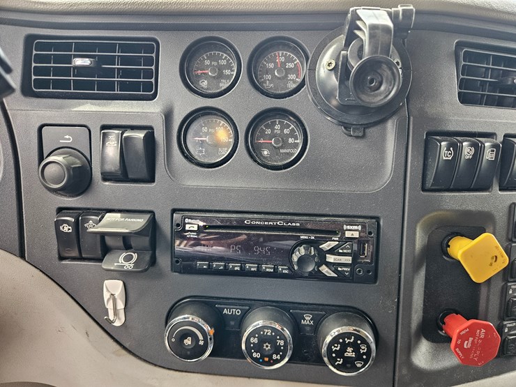 2018-peterbilt-579-image-65