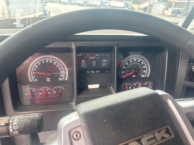2021-mack-granite-64fr-image-32