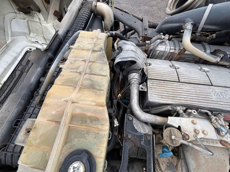 2009-freightliner-columbia-120-image-41