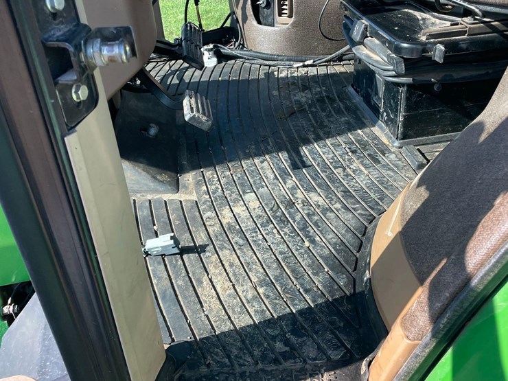 1996-john-deere-8300-image-31