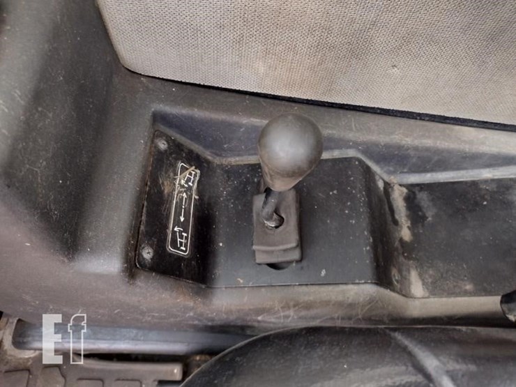 2015-caterpillar-tl943c-image-10