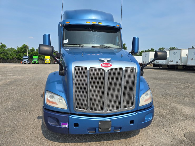 2019-peterbilt-579-image-44