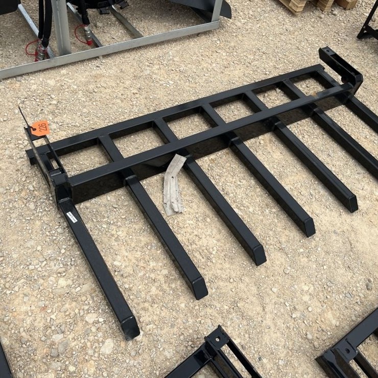 Wolverine 67" Pallet Forks w/ 7 Teeth