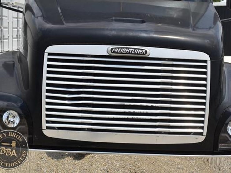 1997-freightliner-century-120-image-11