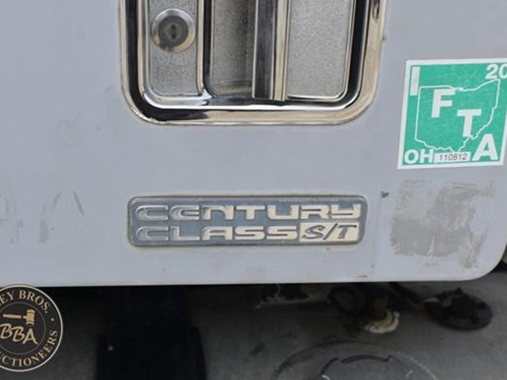 2002-freightliner-century-112-image-57