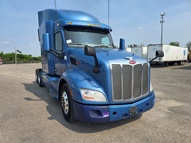 2019-peterbilt-579-image-41