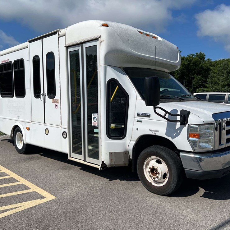 2014 FORD E450
