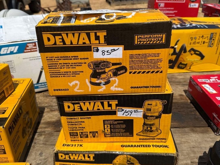 2132---dewalt-electric-orbit-sander-image-1