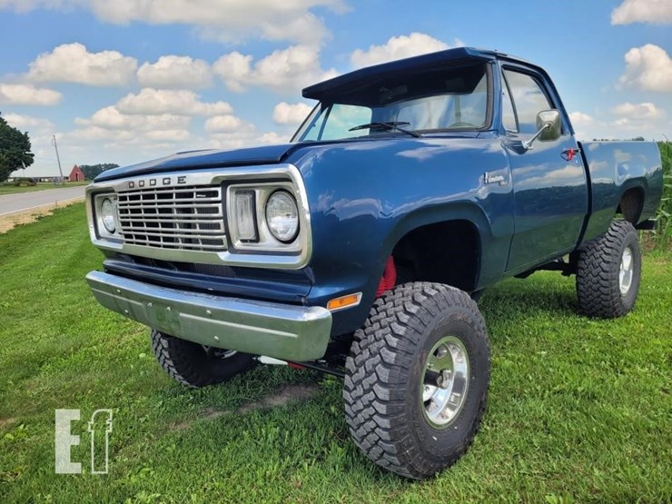 1977-dodge-power-wagon-image-11