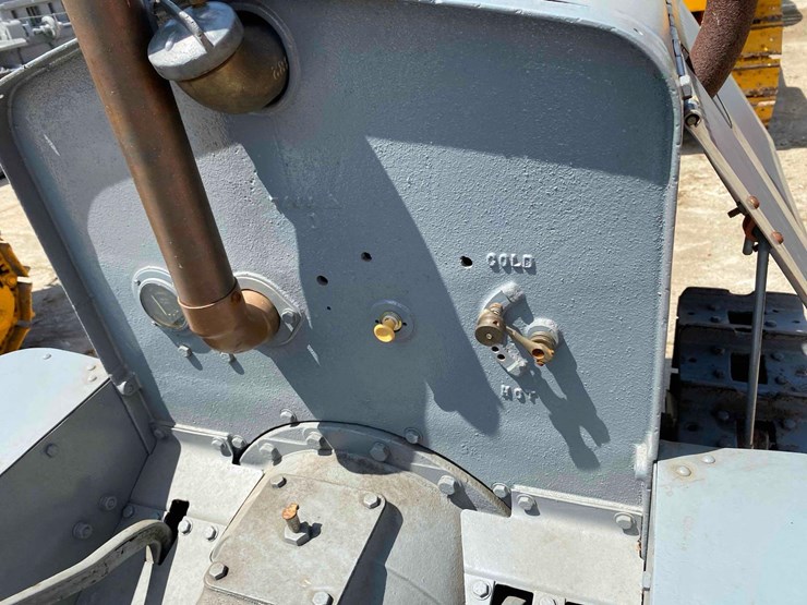 caterpillar-10-ag-crawler-image-22