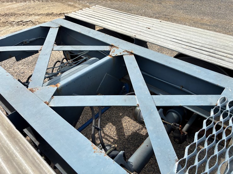 #22786-•-40-ft-container-hauling-trailer-image-9