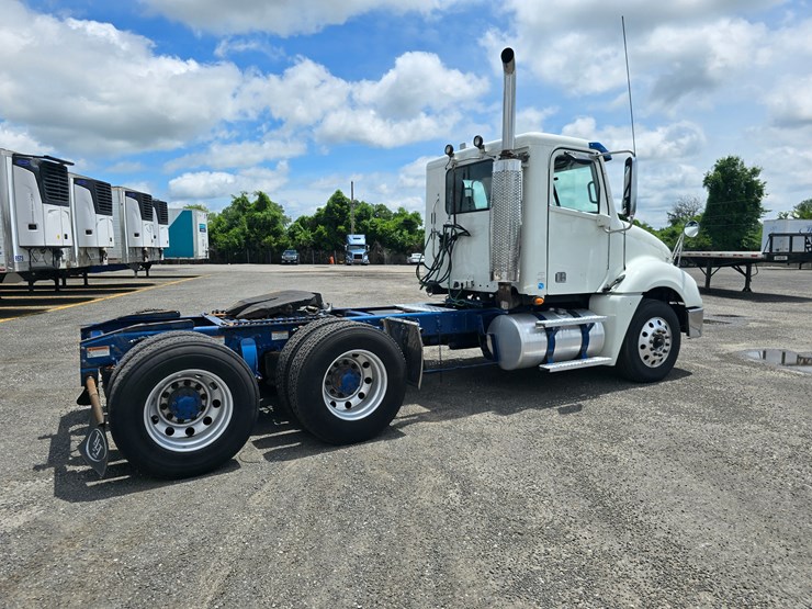 2020-freightliner-columbia-120-image-22