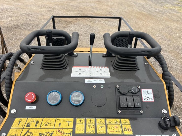 #89-•-compact-track-loader-image-5