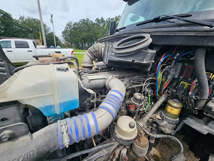 2018-peterbilt-579-image-41