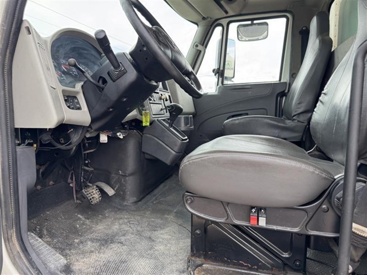 2012-international-durastar-4300-image-13