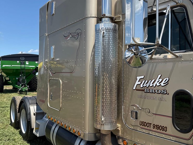 1999-peterbilt-379-image-17