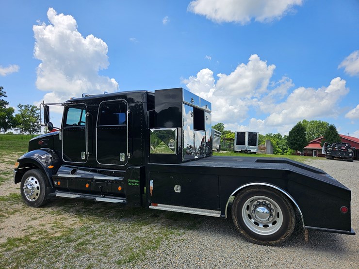2007-peterbilt-335-image-11