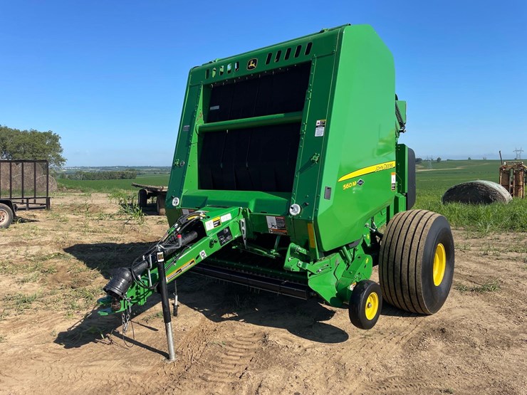 2023-john-deere-560m-image-1