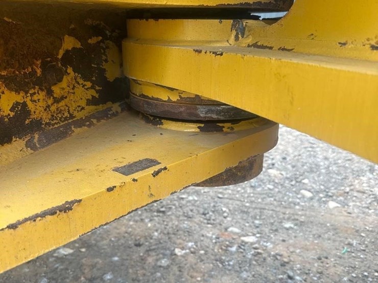 2020-deere-844l-image-18