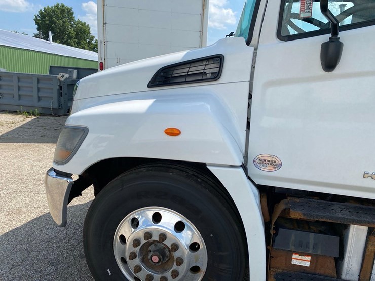 2018-hino-338-image-9