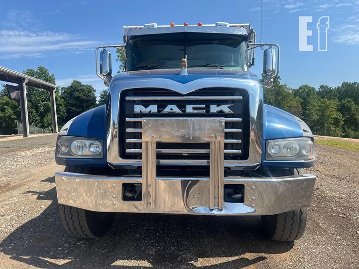 2021-mack-granite-64fr-image-2