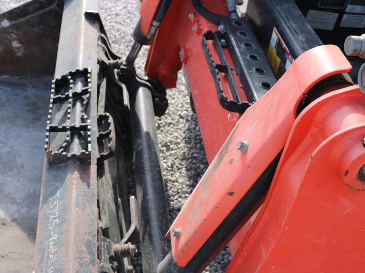 kubota-svl65-2-image-9