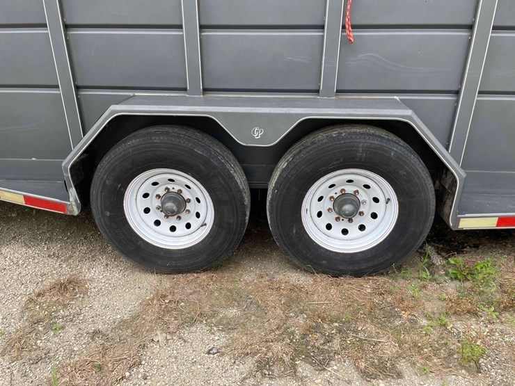 2000-24'-corn-pro-livestock-trailer-image-9