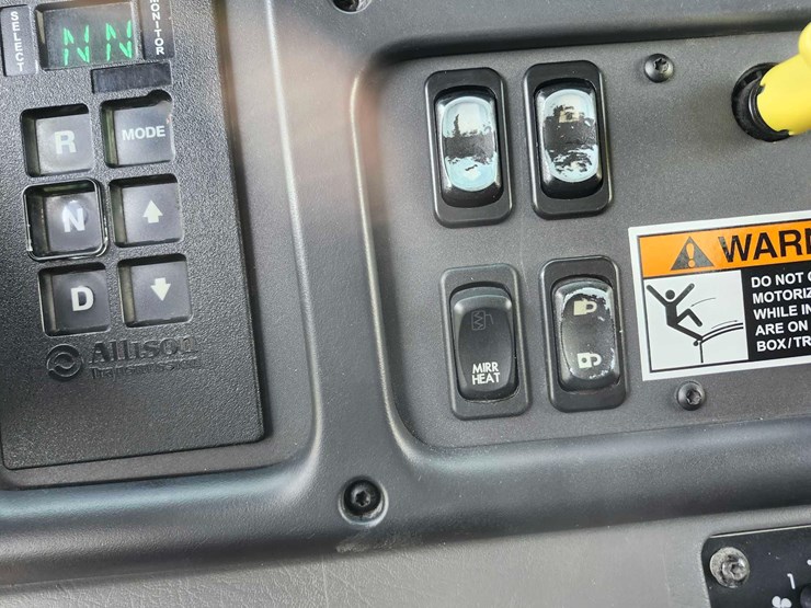 2007-freightliner-business-class-m2-tandem-truck-image-37