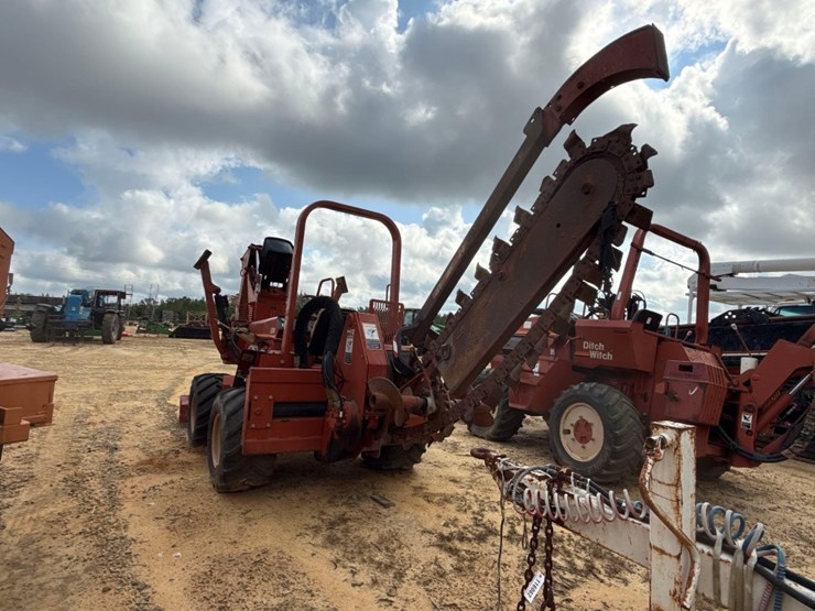 2002-ditch-witch-5700-image-3