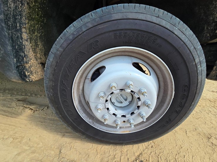 2014-ford-f550-image-31