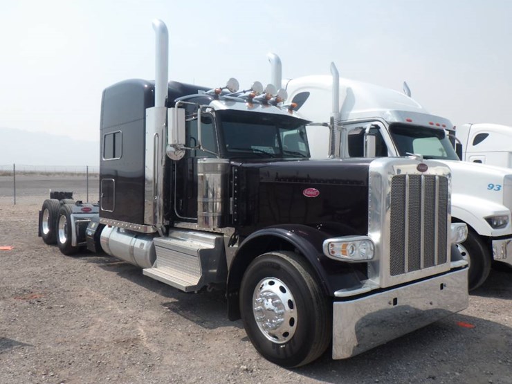 2023-peterbilt-389-image-2