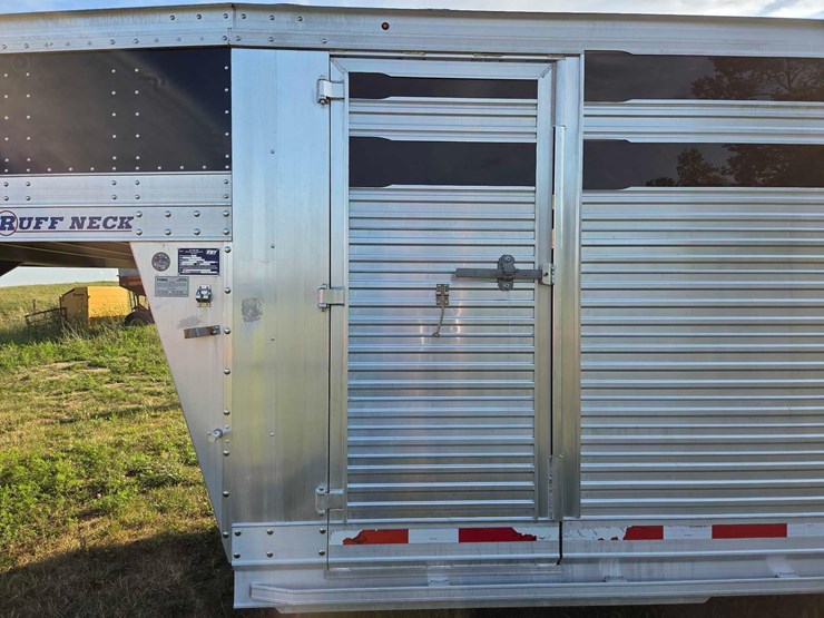 2017-8'x24'-eby-aluminum-livestock-trailer-image-33