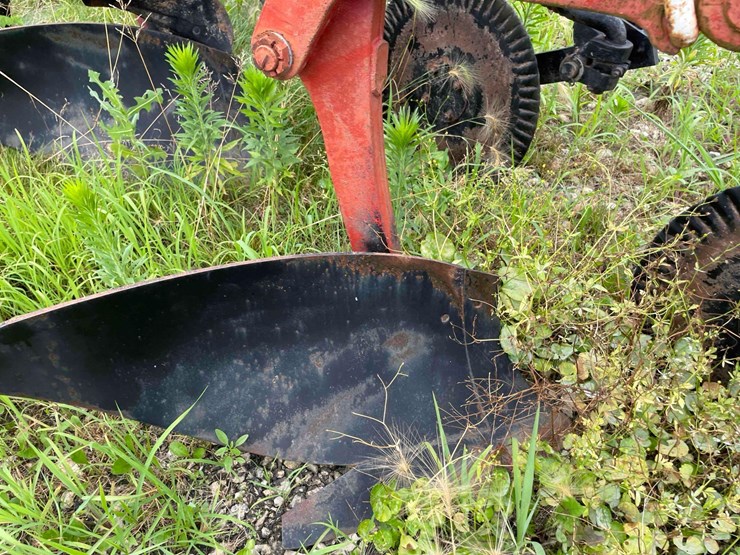 ih-720-6-bottom-plow-image-13