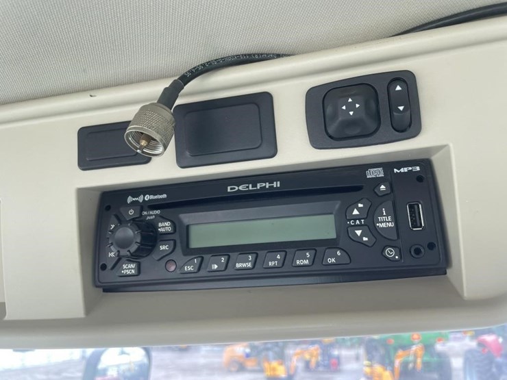 2011-john-deere-8335r-image-9