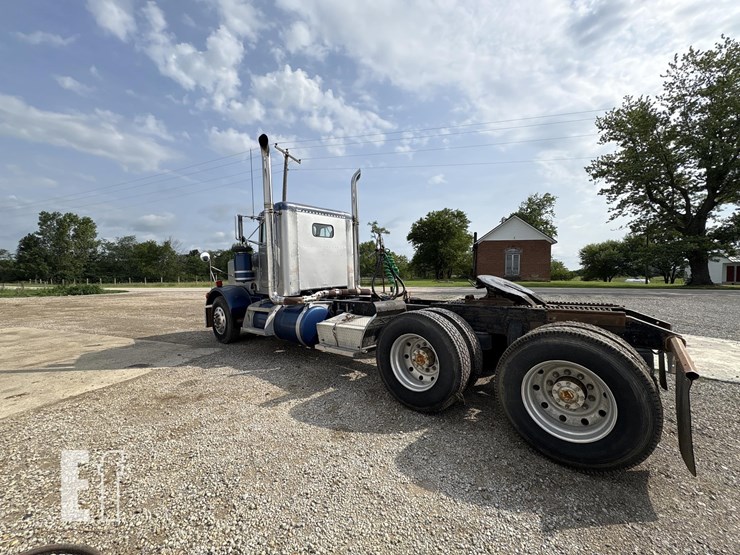1986-peterbilt-349-image-2