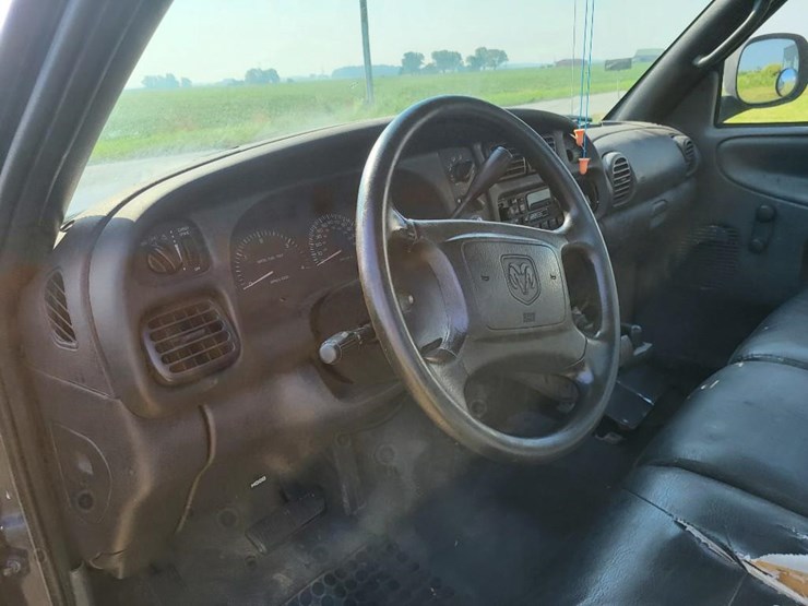 2002-dodge-2500-image-45