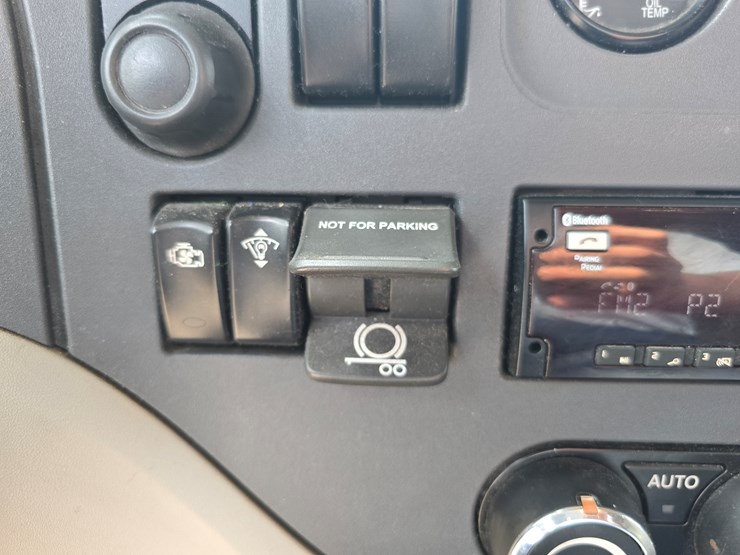 2019-peterbilt-579-image-92