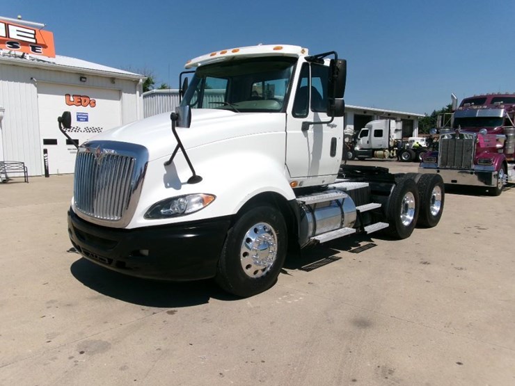 2011-international-prostar-image-1