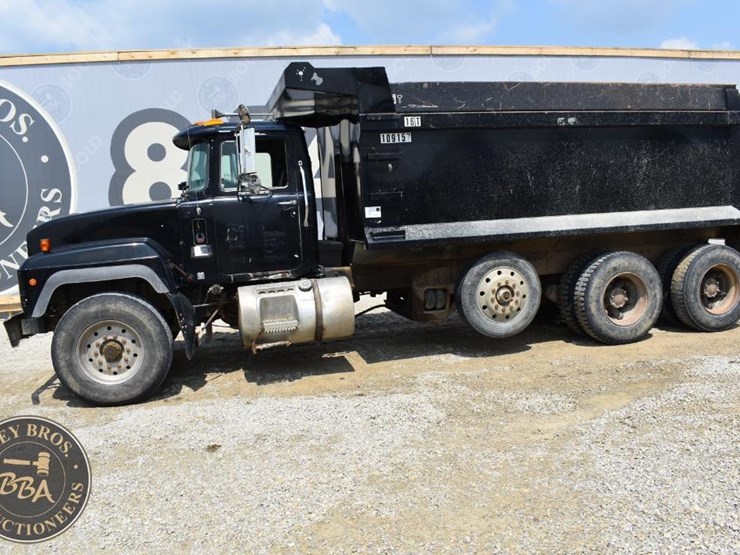 1996-mack-rd688s-image-4
