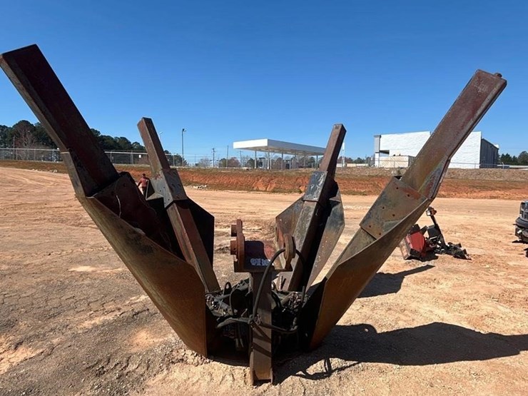 holt-excavator-tree-spade-attachment-image-1