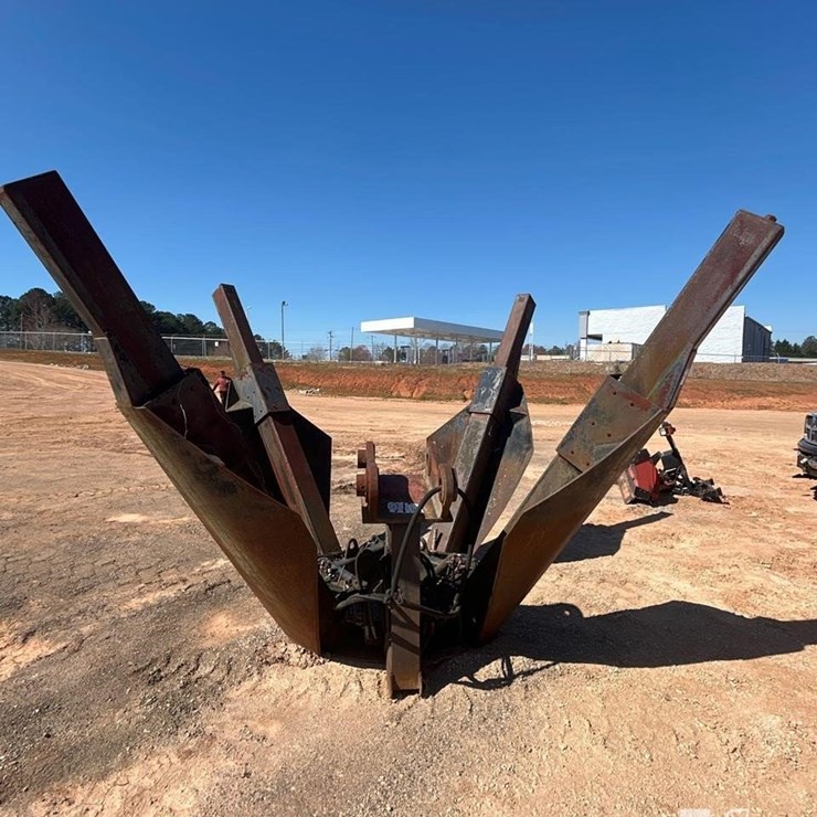 HOLT EXCAVATOR TREE SPADE ATTACHMENT