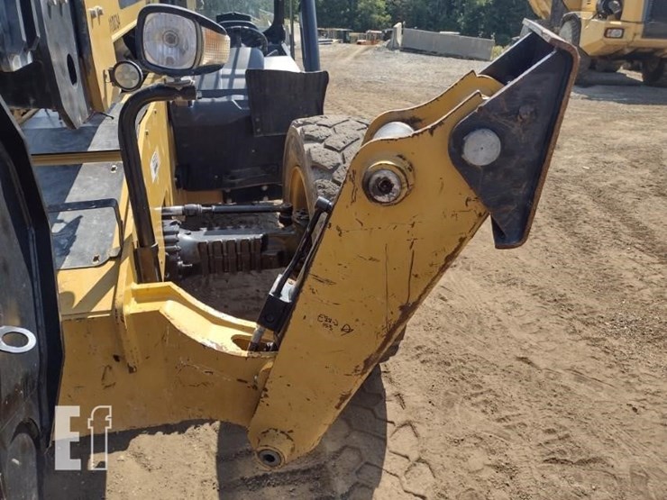 2019-caterpillar-tl1055d-image-19