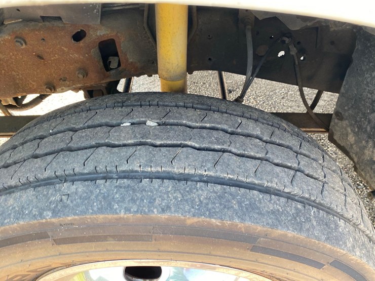 2003-ford-f550-image-41
