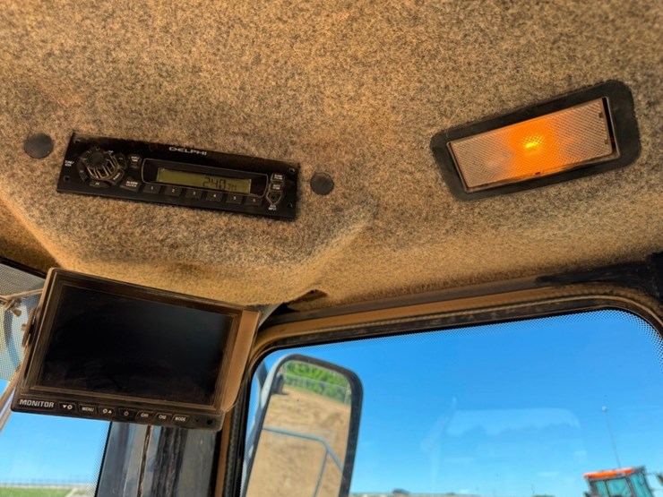 2013-deere-824k-image-48