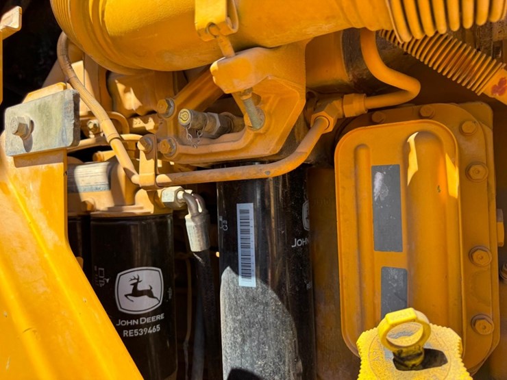 2013-deere-824k-image-22
