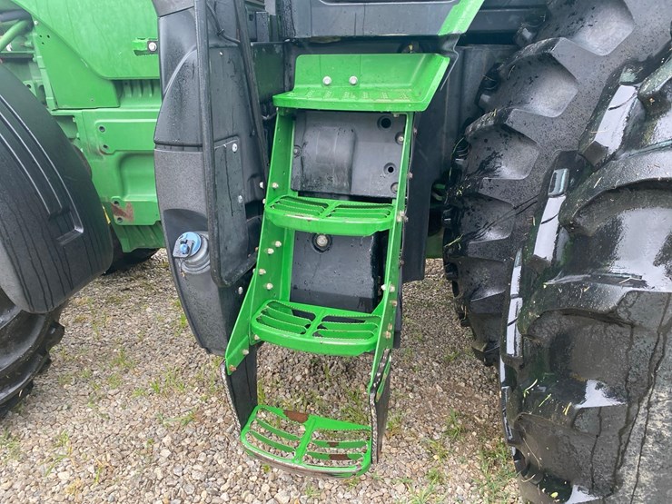 2016-john-deere-8245r-image-25